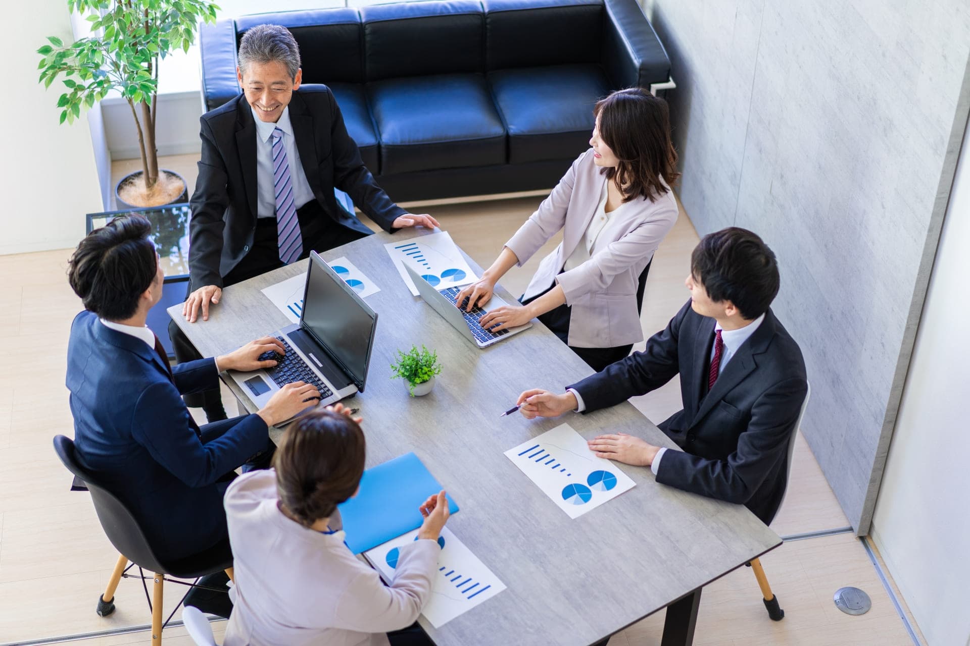 紙媒体広告・販促ツール - 手に取って伝わるプロモーション